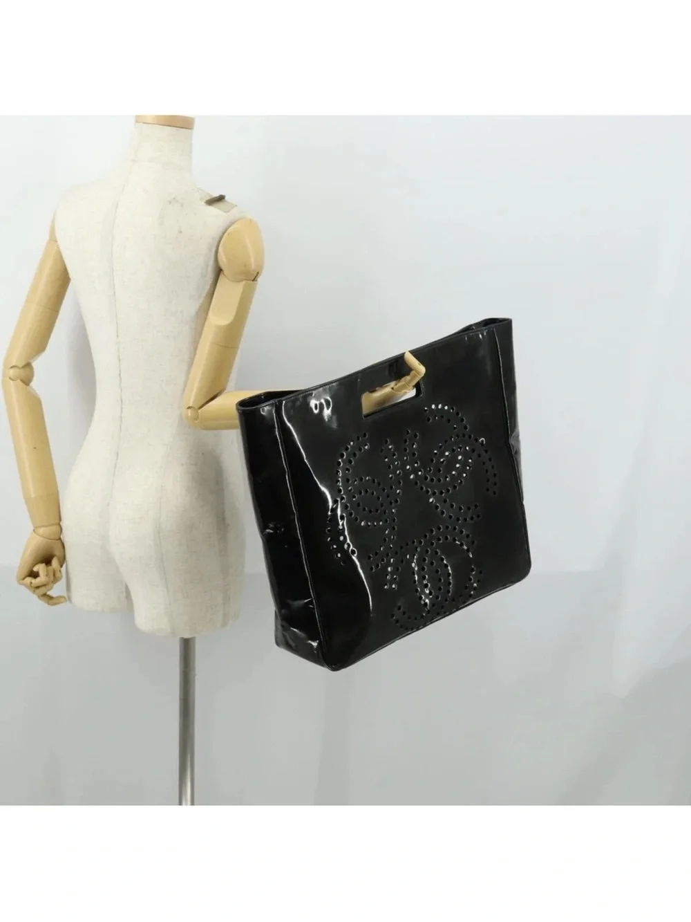 Chanel punching triple Coco handbag enamel black C Tote Bag with Removable Pouch